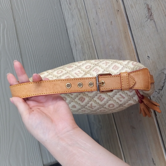 ❌️🚫 SOLD! Dooney & Bourke Vintage Coated Cotton Crossword Bucket Bag & Wallet - Picture 8 of 16